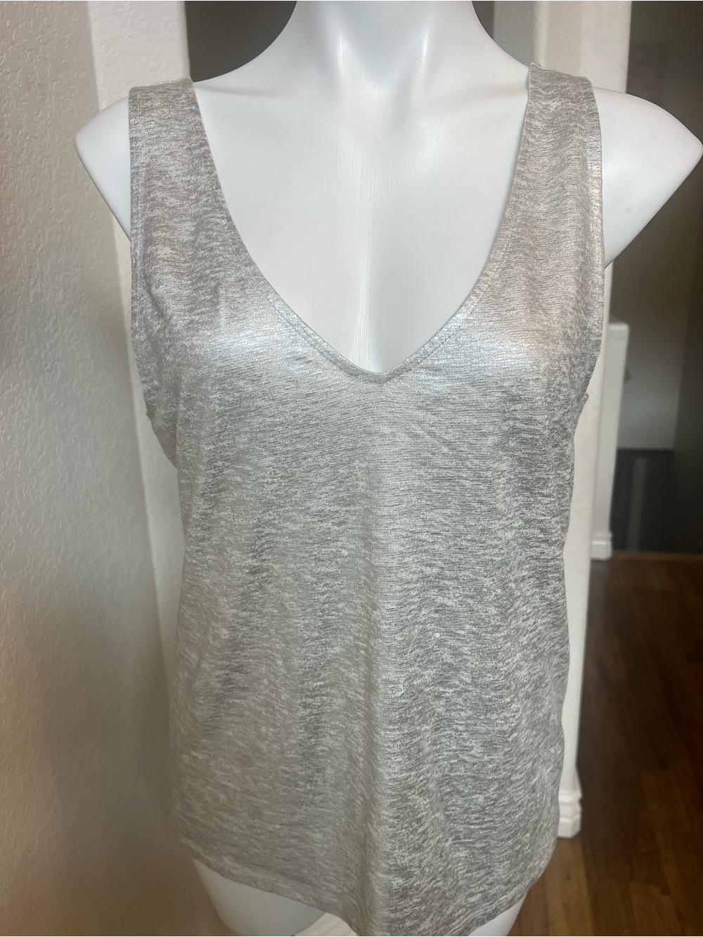 Majestic Filatures 3 Sleeveless V-Neck Women's Tank Top - Silver GUC